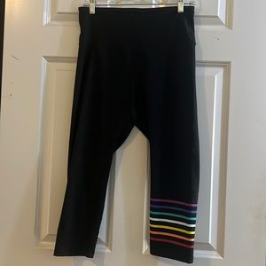 Old Navy Active Go-Dry Fitted Cropped Leggings